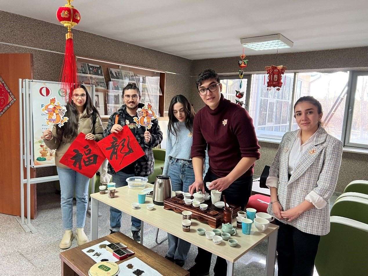 茶藝表演體驗。中東技術大學孔院供圖