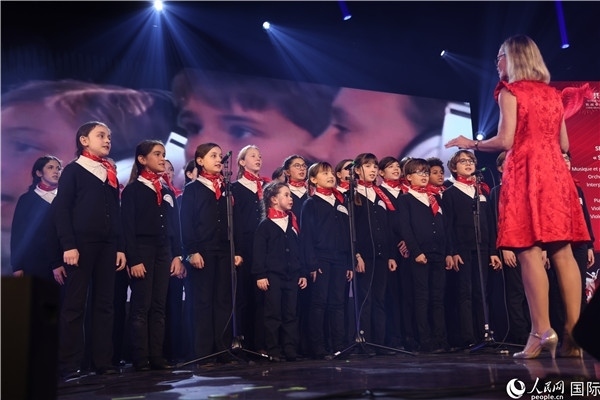 法國(guó)寶麗聲童聲合唱團(tuán)演唱《假如我去中國(guó)》。人民網(wǎng)記者 尚凱元攝