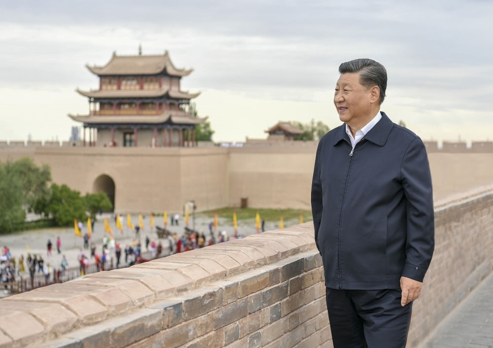 2019年8月20日上午，習(xí)近平來到嘉峪關(guān)關(guān)城，登上城樓察看關(guān)城整體面貌，聽取河西走廊長城、關(guān)隘歷史文化情況介紹。新華社記者 謝環(huán)馳 攝