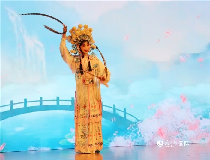 四川省成都市川劇研究院帶來了精彩的川劇演出。人民網(wǎng)記者 李志偉攝