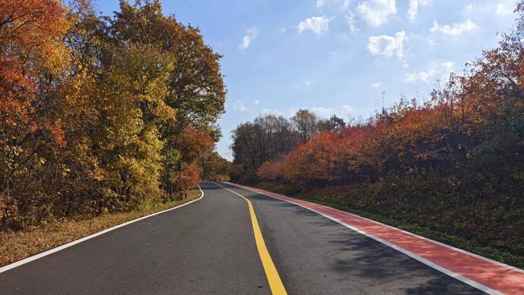 九臺區(qū)圍繞紅色文化、冰雪資源、特色民宿，進一步完善道路功能。九臺區(qū)委宣傳部供圖