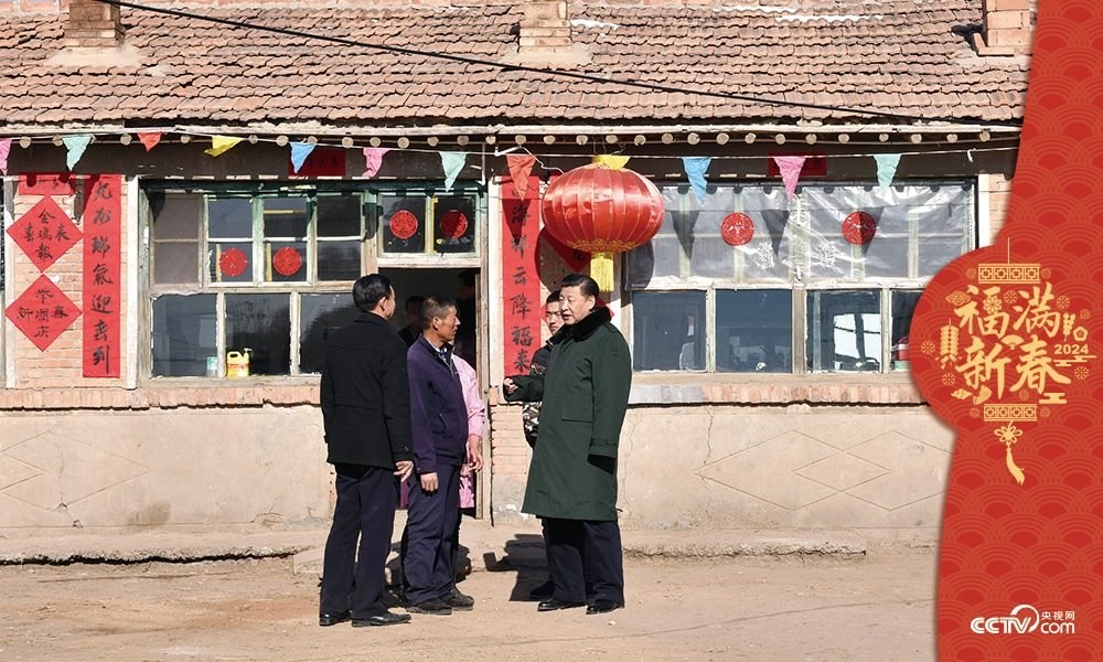 2017年1月24日，習(xí)近平總書記在河北省張家口市張北縣小二臺鎮(zhèn)德勝村村民徐學(xué)海家中看望。