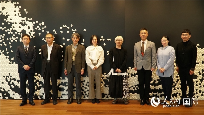 主辦方與嘉賓合影。人民網(wǎng) 蔣曉辰攝