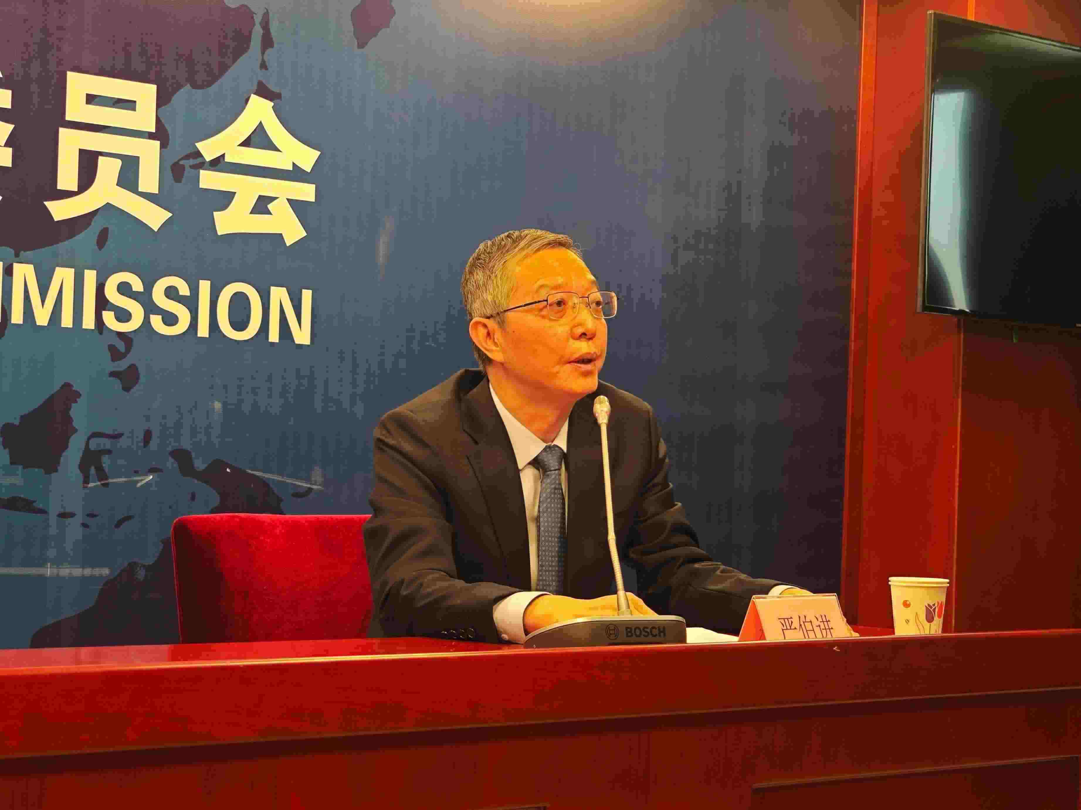 2月23日，嚴伯進在證監(jiān)會例行新聞發(fā)布會現(xiàn)場。 人民網(wǎng) 黃盛 攝