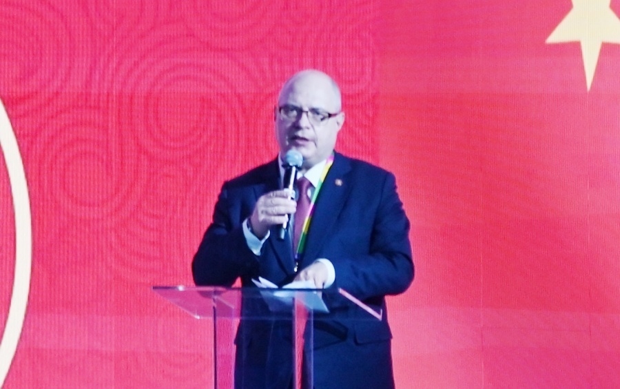 俄羅斯國家杜馬資產(chǎn)、土地和財產(chǎn)關(guān)系委員會主席兼俄中議員友好小組主席加夫里洛夫致辭。主辦方供圖 