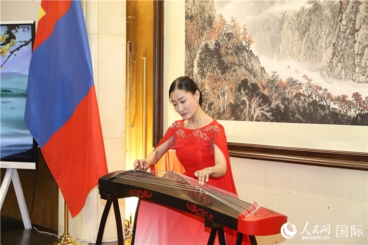 古箏表演。人民網(wǎng)記者 霍文攝