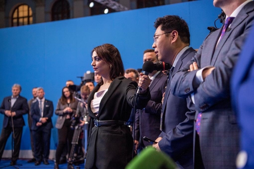 3月18日，在俄羅斯首都莫斯科，新華社記者向俄總統(tǒng)普京提問。新華社記者曹陽攝