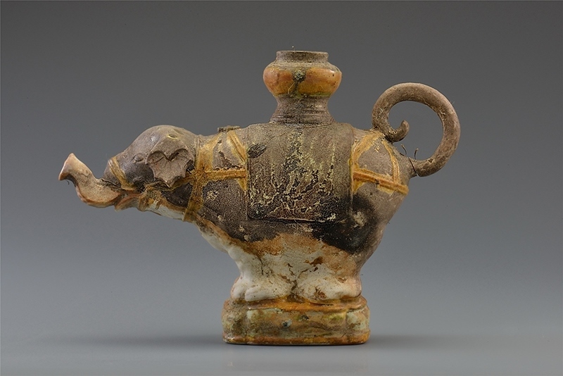 一號沉船出水的三彩象形持壺。中國文物報社供圖
