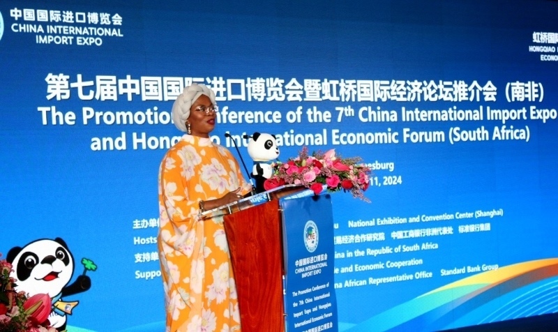 南非貿(mào)易、工業(yè)和競(jìng)爭(zhēng)部出口促進(jìn)司副總司長(zhǎng)馬塔博格致辭。（圖片來(lái)源：中國(guó)國(guó)際進(jìn)口博覽會(huì)官微）