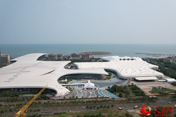 航拍第四屆消博會(huì)主會(huì)場。人民網(wǎng)記者 孟凡盛攝