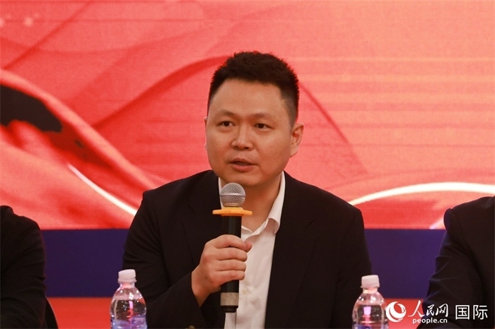 中國駐里約熱內(nèi)盧總領(lǐng)館副總領(lǐng)事王尉育在座談會(huì)上致辭。人民網(wǎng)記者 陳海琪攝