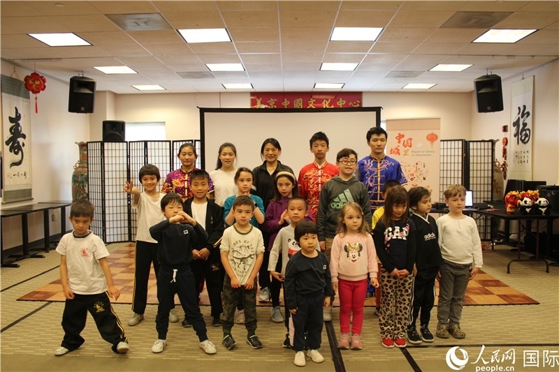 2、此次活動(dòng)是在美京中國(guó)文化中心舉辦的“中國(guó)城里品中國(guó)”系列文化活動(dòng)之一。 伊莎貝爾·羅德里格斯攝