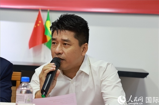 巴西中國浙江商會(huì)會(huì)長鄭俠茂在座談會(huì)上致辭。人民網(wǎng)記者 陳海琪攝