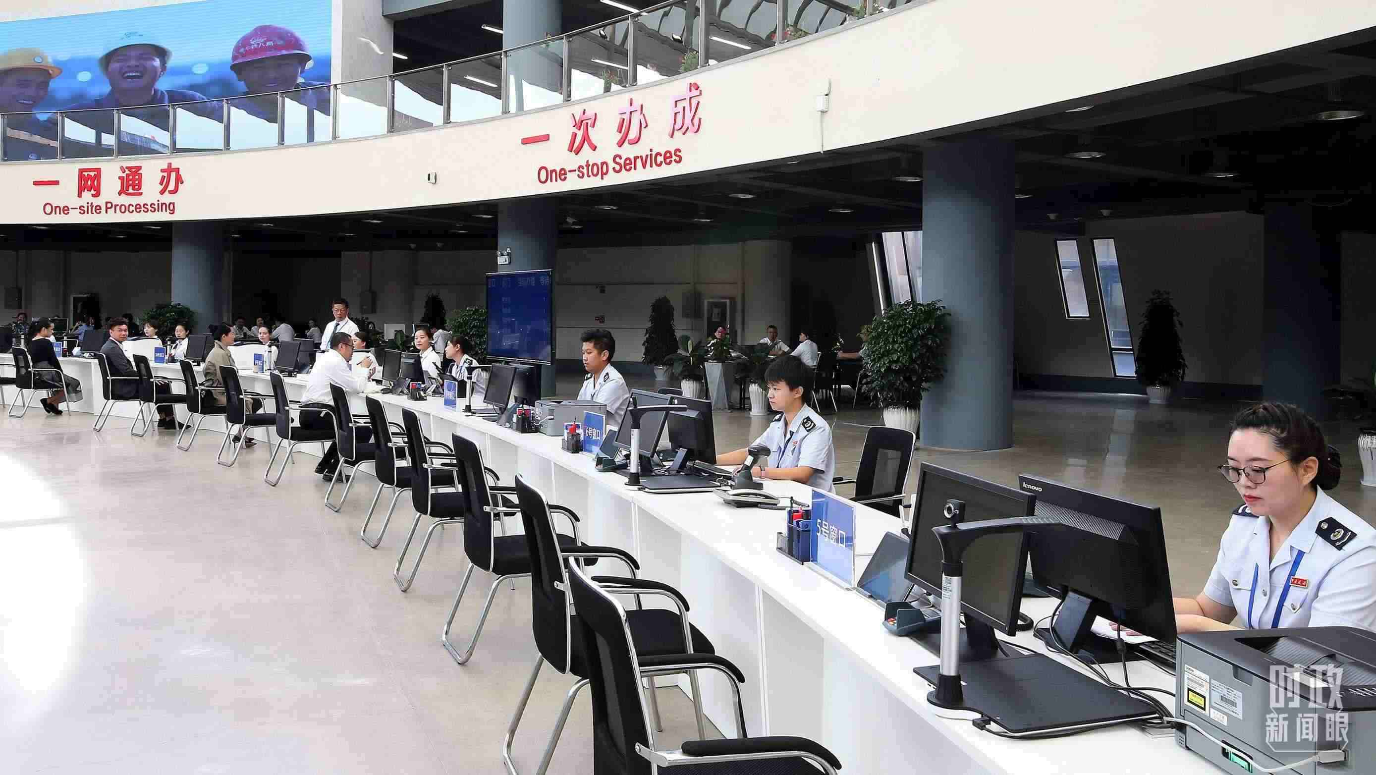 △中國(guó)（云南）自由貿(mào)易試驗(yàn)區(qū)昆明片區(qū)綜合服務(wù)中心。（圖/視覺中國(guó)）