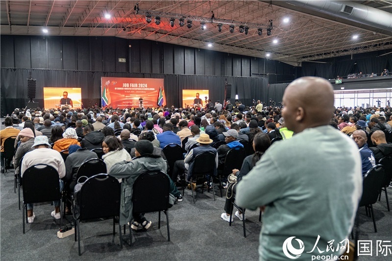 2024年中資企業(yè)招聘大會現(xiàn)場。 人民網(wǎng) 希拉茲攝