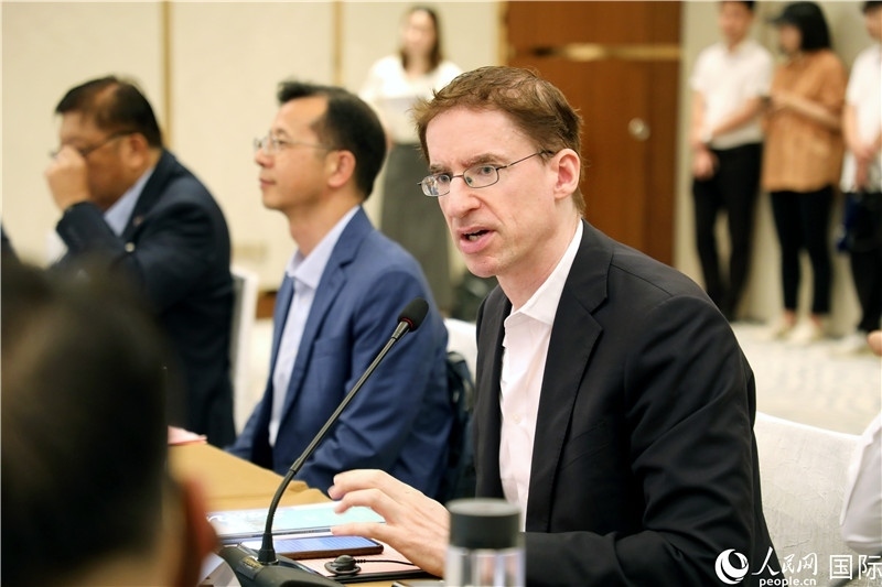 德國駐廣州總領(lǐng)事魯彥在產(chǎn)業(yè)對接會上發(fā)言。人民網(wǎng)記者趙益普攝