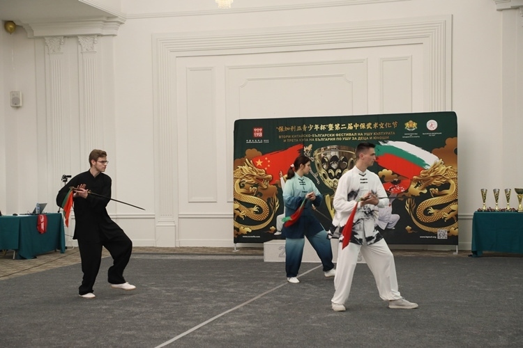 武術(shù)愛好者現(xiàn)場表演。索非亞中國文化中心供圖