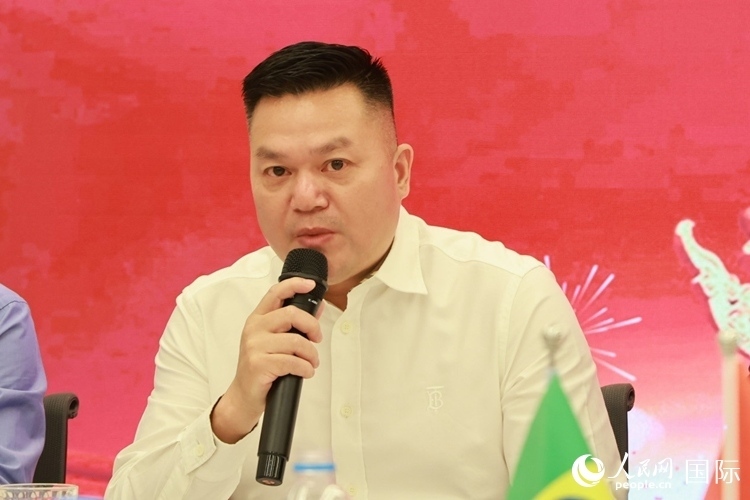 巴西和統(tǒng)會(huì)會(huì)長張小春在座談會(huì)上致辭。人民網(wǎng)記者 陳海琪攝