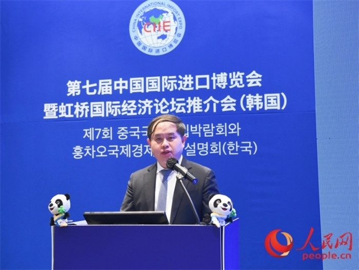 中國銀行首爾分行副行長褚?guī)h發(fā)言。人民網(wǎng) 程安康攝