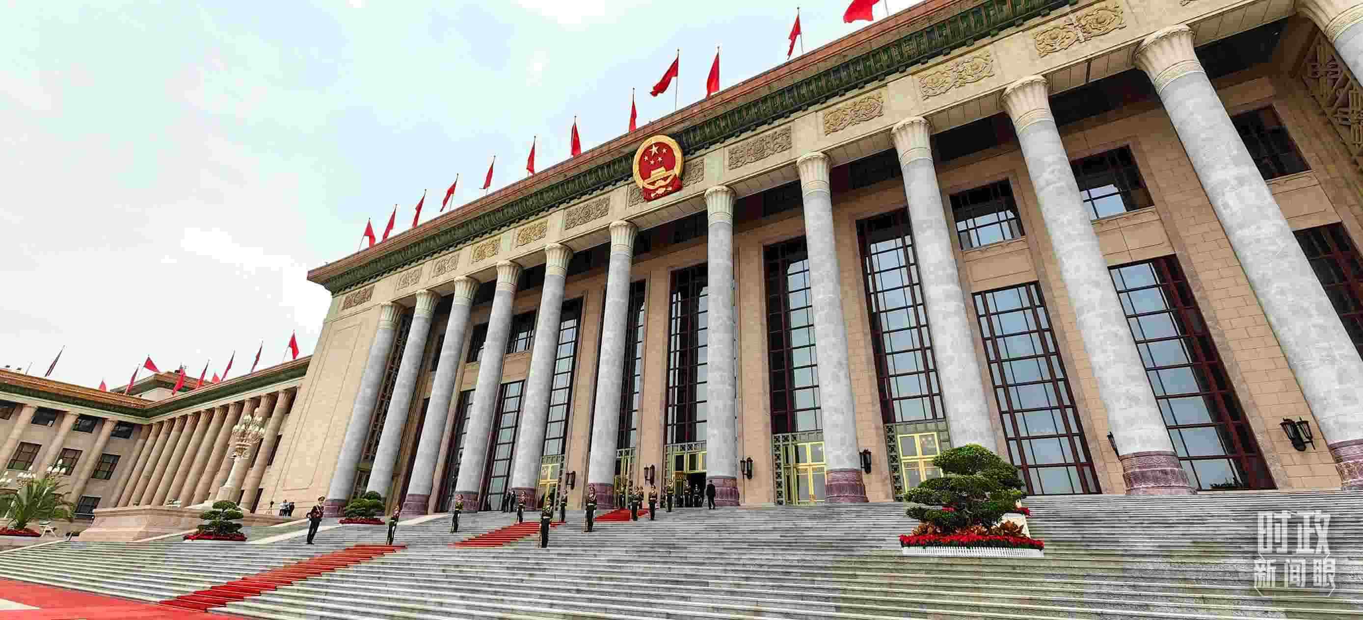 △人民大會堂東門外廣場。（總臺央視記者段德文拍攝）