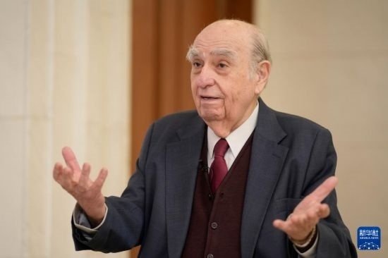  5月17日，烏拉圭前總統(tǒng)胡利奧·瑪麗亞·桑吉內(nèi)蒂在蒙得維的亞接受新華社記者專訪。新華社發(fā)（尼古拉斯·塞拉亞攝）