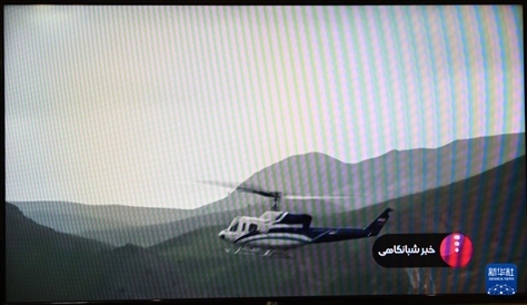 據(jù)伊朗邁赫爾通訊社5月20日?qǐng)?bào)道，伊朗總統(tǒng)萊希在直升機(jī)事故中遇難。這是5月19日拍攝的伊朗國(guó)家電視臺(tái)播放的萊希乘坐的直升機(jī)在空中飛行的畫(huà)面。 新華社記者 沙達(dá)提 攝