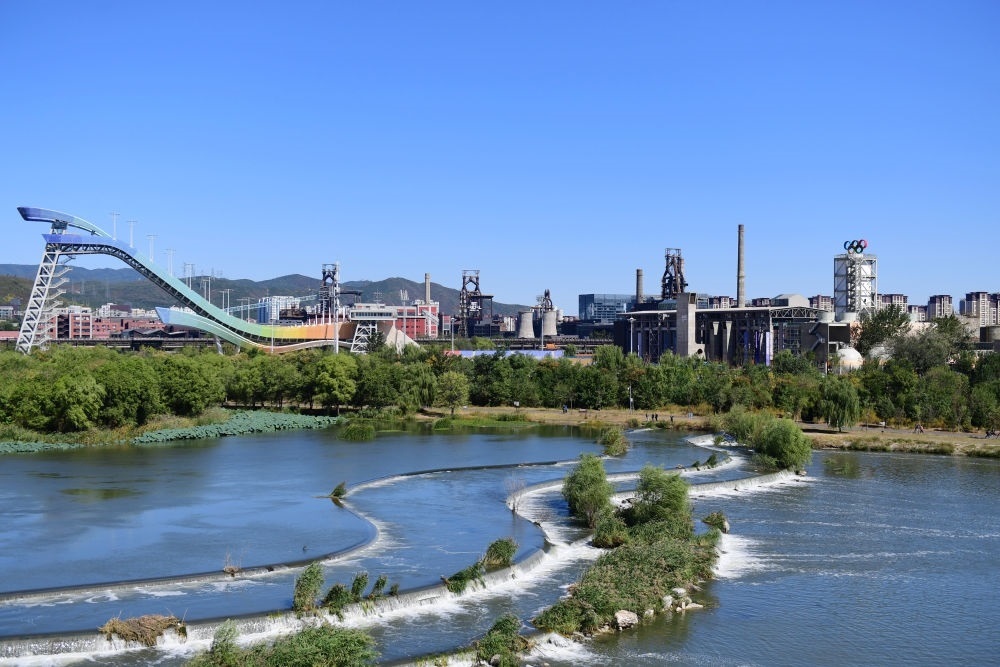 在北京首鋼園附近拍攝的永定河（2022年10月4日攝）。新華社記者 張晨霖 攝