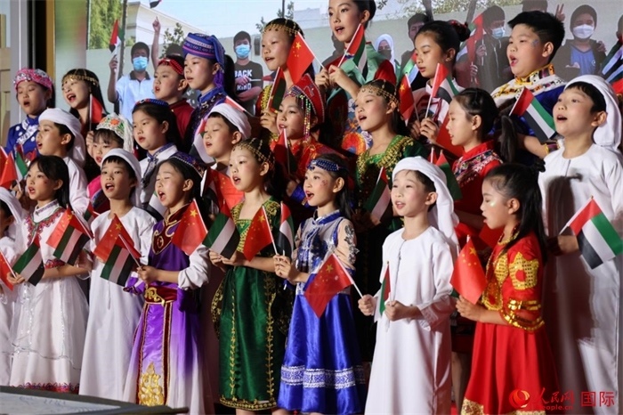 活動上，身著中阿傳統(tǒng)服飾的孩子們共唱歌曲，表達對美好未來的向往。人民網(wǎng)記者 張志文攝