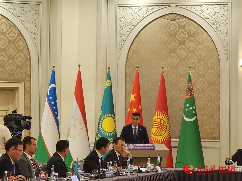 中國駐烏茲別克斯坦大使于駿致辭。人民網(wǎng)記者 李強(qiáng)攝