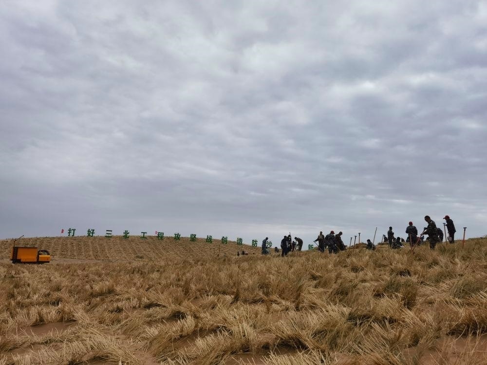 △2023年9月23日，河西走廊—塔克拉瑪干沙漠邊緣阻擊戰(zhàn)在甘肅武威市民勤縣正式啟動(dòng)。