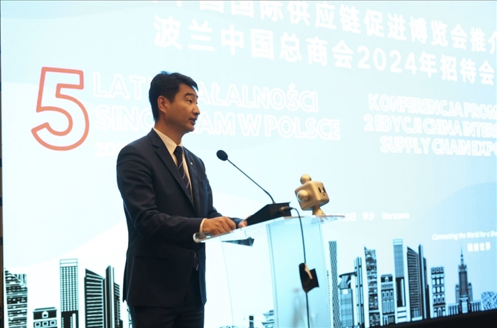 波蘭中國(guó)總商會(huì)會(huì)長(zhǎng)胡新元致辭。