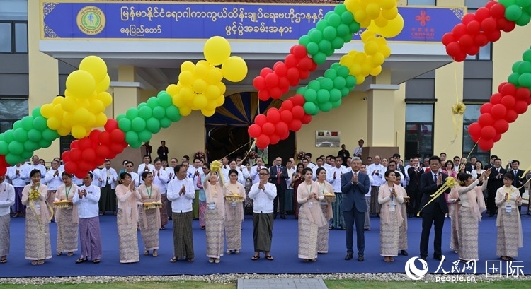 嘉賓共同為項目竣工剪彩。人民網(wǎng)記者 謝佳君攝
