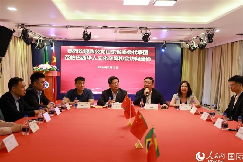 巴西華人文化交流協(xié)會(huì)主席上官劍鋒在座談會(huì)上致辭。人民網(wǎng)記者 宋亦然攝