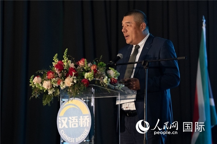 南中經(jīng)貿(mào)協(xié)會(huì)秘書長韋冬澤做主旨發(fā)言。人民日?qǐng)?bào)非洲中心分社 希拉茲·莫林?jǐn)z