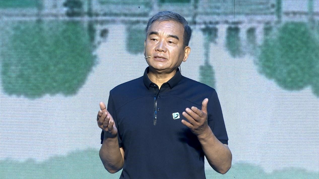 中國博物館協(xié)會理事長劉曙光現(xiàn)場講述。