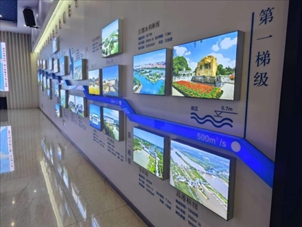 長江水跨越13級(jí)“階梯”一路北上。人民網(wǎng)記者 黃鈺攝