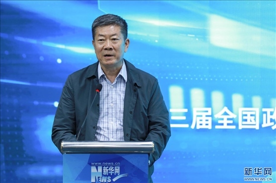 中國(guó)版權(quán)協(xié)會(huì)理事長(zhǎng)、第十三屆全國(guó)政協(xié)文化文史和學(xué)習(xí)委員會(huì)副主任、新聞出版總署原副署長(zhǎng)、國(guó)家版權(quán)局原副局長(zhǎng)閻曉宏現(xiàn)場(chǎng)致辭