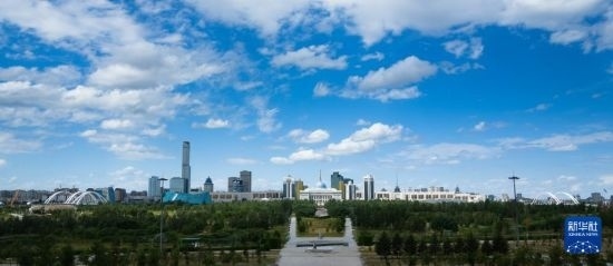 這是7月1日拍攝的哈薩克斯坦首都阿斯塔納的天際線。新華社記者 王建華 攝