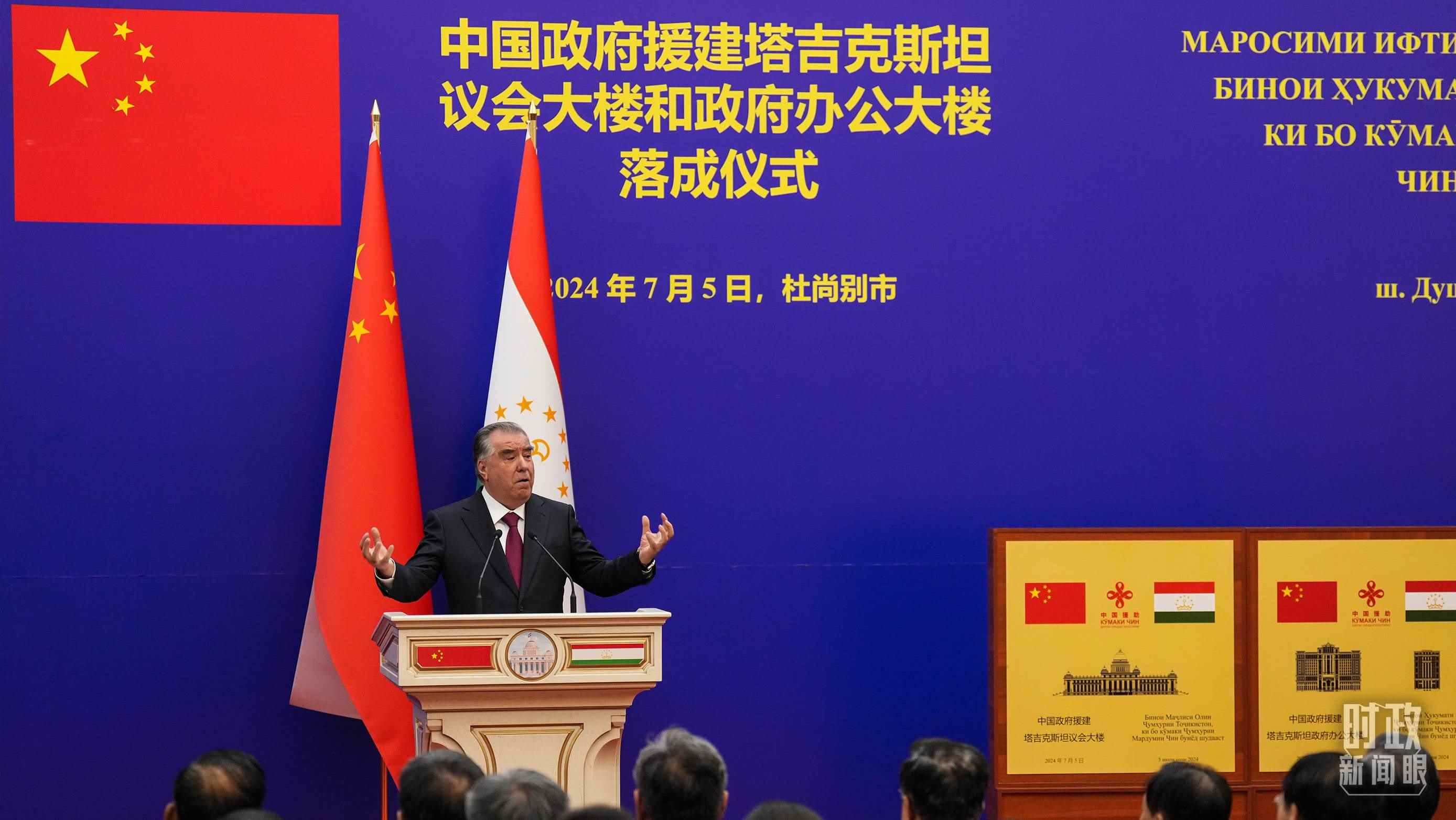 △拉赫蒙總統(tǒng)在落成儀式現(xiàn)場。（總臺記者李晉拍攝）