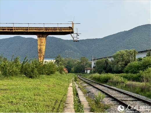 通鋼產(chǎn)品通過鐵路運輸出場。人民網(wǎng) 謝瑩攝
