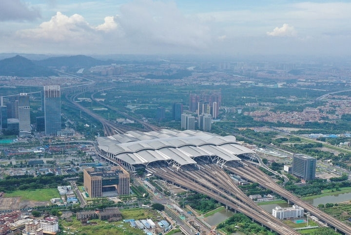 這是2024年6月23日拍攝的廣州南站（無人機(jī)照片）。新華社記者 劉大偉 攝