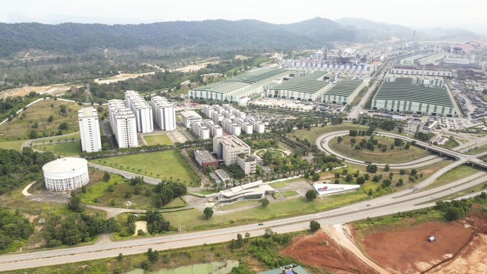 這是2024年6月13日在馬來西亞彭亨州拍攝的馬中關(guān)丹產(chǎn)業(yè)園（無人機(jī)照片）。新華社記者 程一恒 攝