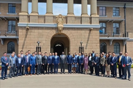 （與會人員合影留念。駐肯使館供圖）