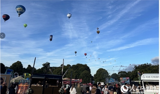 布里斯托國際熱氣球節(jié)現(xiàn)場。人民網(wǎng)記者 余穎攝
