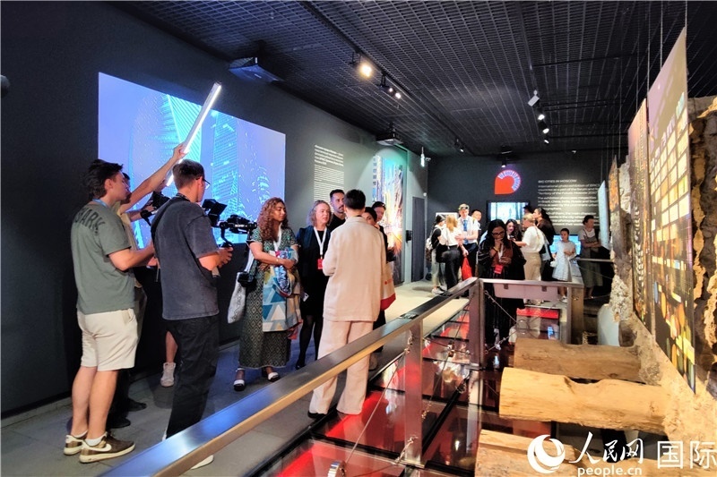 金磚國家城市主題攝影展現(xiàn)場。人民網(wǎng)記者 于宏建攝