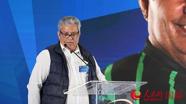 茨瓦尼市市長委員會成員漢內(nèi)斯·科茲致辭。人民網(wǎng) 張茜攝