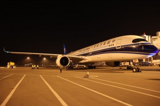 2024年4月24日晚，南航沈陽-法蘭克福CZ8021首航航班在沈陽桃仙國際機場準備起飛。這是國內(nèi)航司在東北地區(qū)開通的首條直飛德國定期航線。