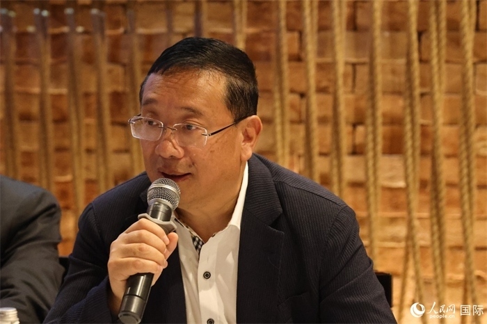 巴西文協(xié)主席上官建峰在座談會上致辭。人民網(wǎng)記者 陳海琪攝