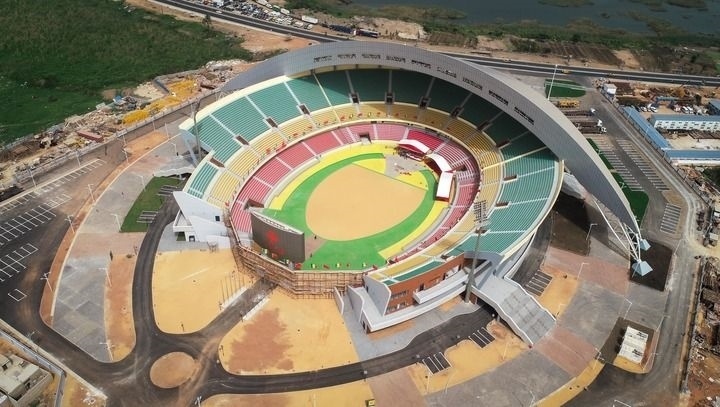 這是2018年7月18日在塞內加爾首都達喀爾航拍的中國援建的塞內加爾競技摔跤場。新華社記者 呂帥 攝