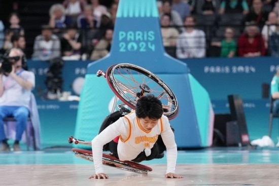 巴黎殘奧會(huì)｜“撞車、摔倒，我們都習(xí)慣了”